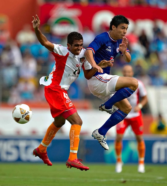 Dura lucha entre ambos conjuntos