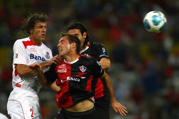 Dura lucha por aire