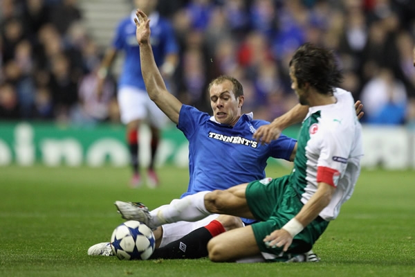 Dura lucha por el balón