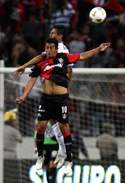 Dura lucha por los tres puntos