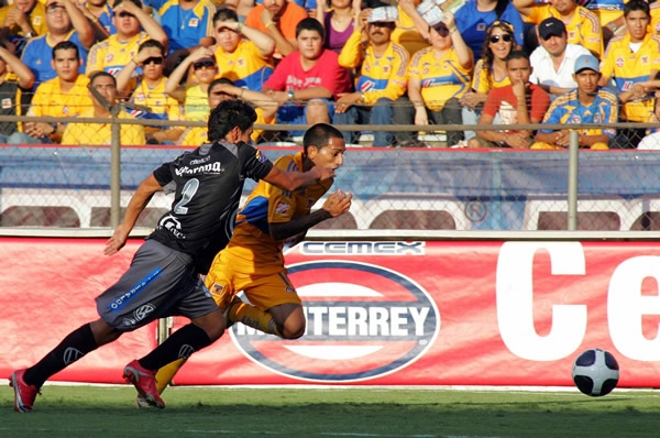 Edgar Castillo se vio más suelto bajo el mando de Guzmán