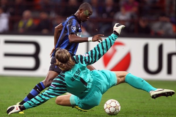 El camerunés marcó tres goles