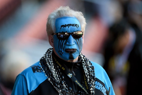 El color en la tribuna por parte de los aficionados a Carolina.