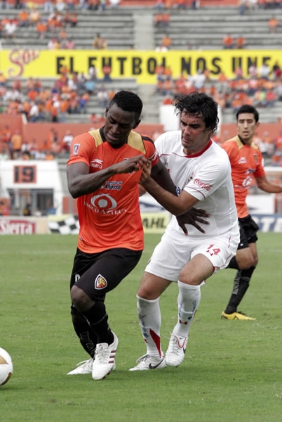 El duelo de Jackson-Dueñas duró todo el partido