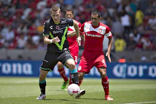 El escualo no dejó de atacar en la segunda parte.