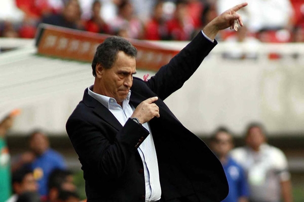 El Güero no se cansó de dar instrucciones