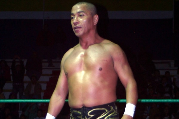 El Negro Casas se presentó sin cabellera