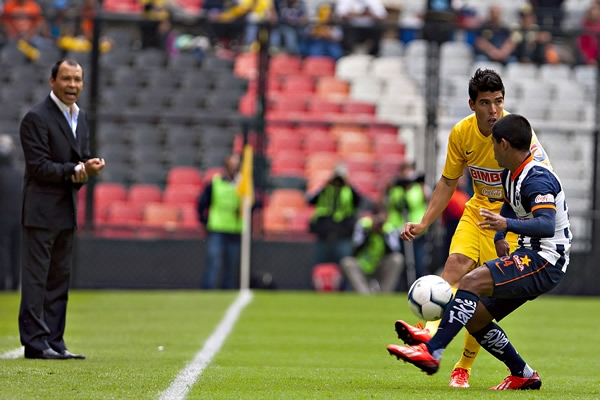 El Profe Cruz, por la primera victoria de Rayados de visitante.