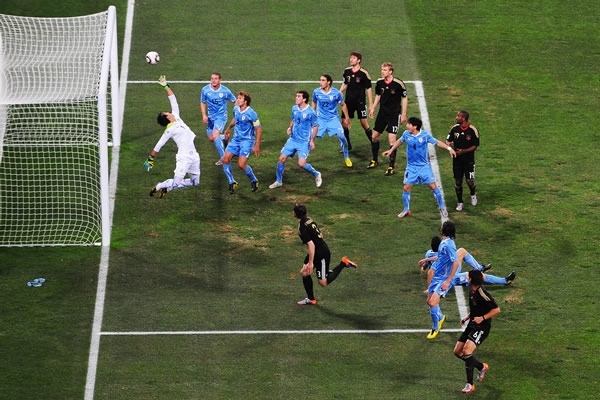 El remate de Khedira fue inalcanzable para Muslera