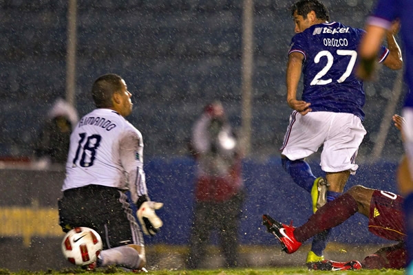 El toque para el cuarto gol