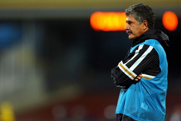 El Tuca no creía lo que pasaba en la primera parte.