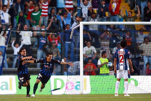 Emilio López festeja el gol del triunfo.