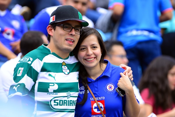 En el amor no hay colores ni religiones.