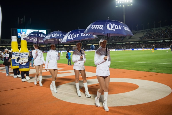 En el estadio ya están Pumas, Tigres y, claro está, la belleza.