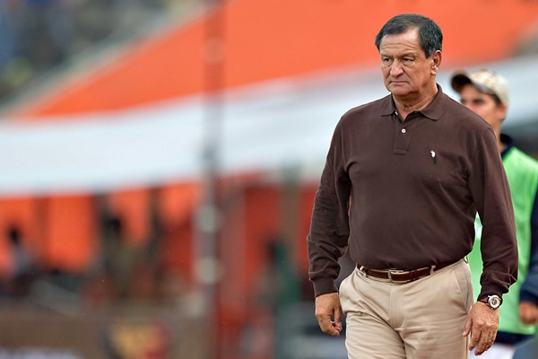 Enrique Meza no tuvo una tarde tranquila