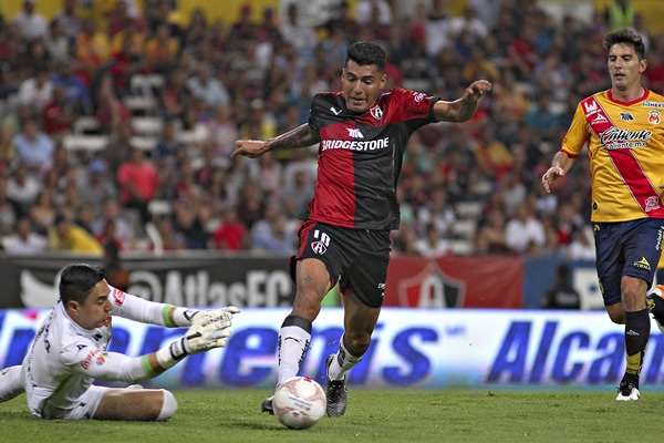 Una falta de Felipe Rodríguez puso a Morelia en la cuerda floja.