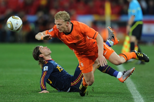 Falta sobre Kuyt.