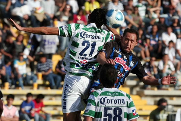 Germán Villa buscando detener el avance de Santos