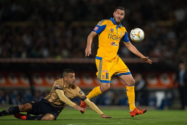 Gignac tuvo algunos espacios ante la necesidad de goles de los locales.
