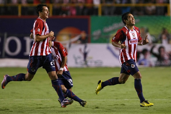 Golazo chiva para el 0-1