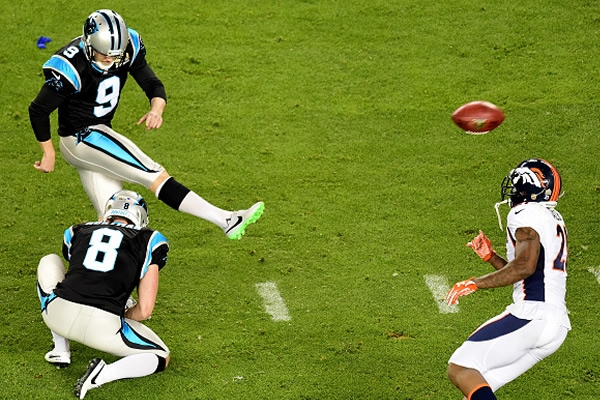 Graham Gano acertó su segundo intento. Carolina 10-16 Denver.