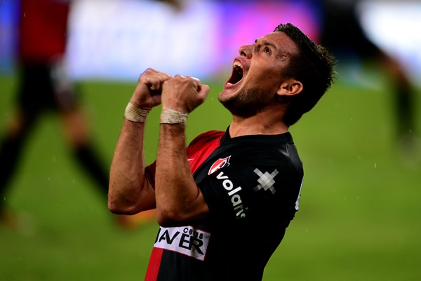 Gritos que se confunden entre honor y frustración.