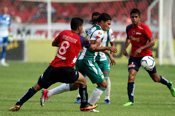 El Gullit Peña le puso el pase a Burbano en la jugada de gol.