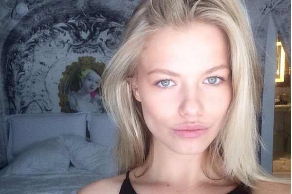 Hailey enamora pasarelas y redes sociales. 