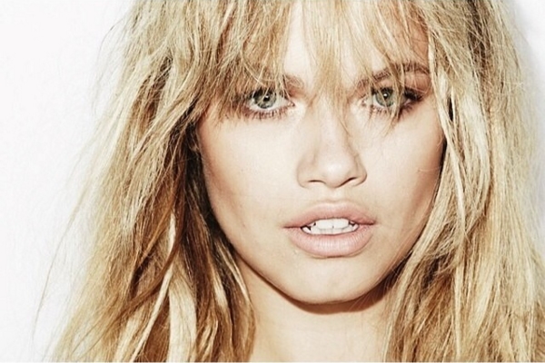 Hailey enamora pasarelas y redes sociales. 