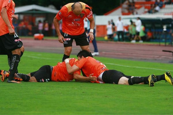 Jaguares jugaron de manera intensa por momentos.