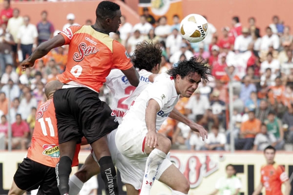 Jaguares no pudo con Toluca en Tuxtla