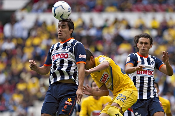 Juárez volvió al Azteca, con la camiseta del rival.