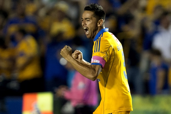 Juninho empareja las acciones, 1-1.