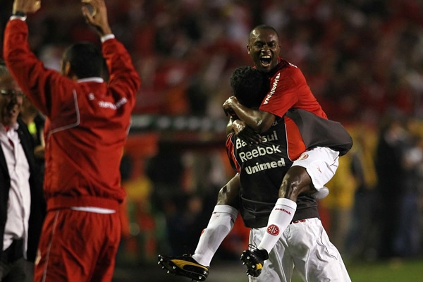 Kleber celebra el gol del Internacional.