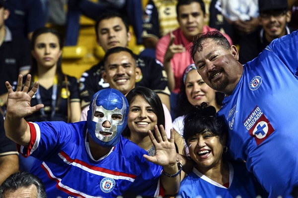 La afición celeste inundó el Banorte.