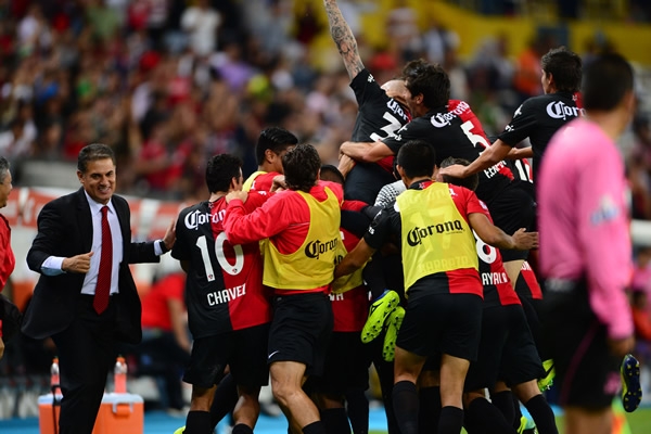 La alegría rojinegra no se hizo esperar en el Jalisco.