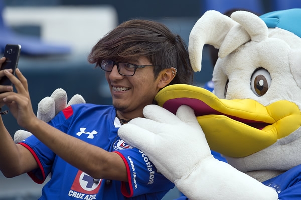 La del recuerdo con una rara mascota.