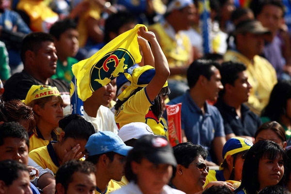 La fiel americanista festejó de nuevo en el Azteca.