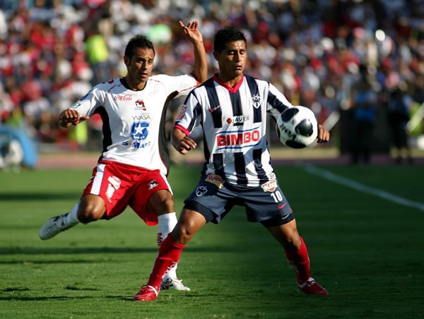 La lucha en el medio campo