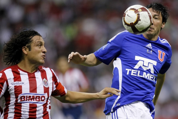 La lucha por el balón en todo momento