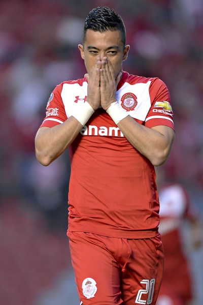 La primera la fallaron los Pingos al minuto 10.