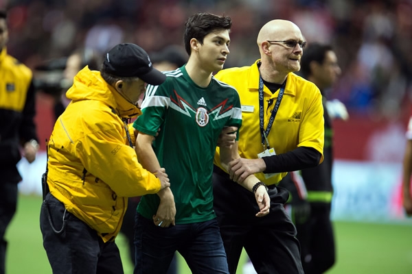 Lamentablemente, los mexicanos poniendo el desorden.