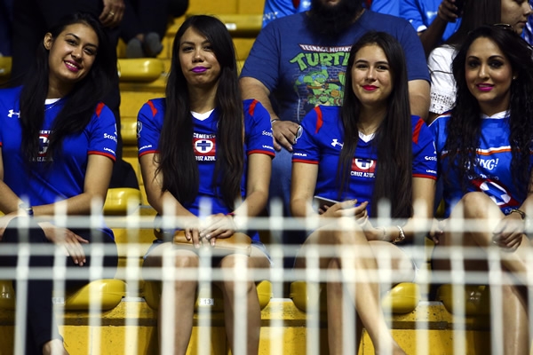 Las guapas seguidoras de La Máquina.