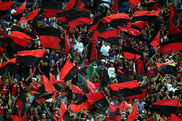 Los aficionados del Atlas, siempre coloridos