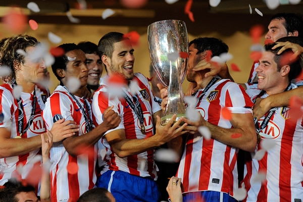 Los españoles se llevaron el trofeo.