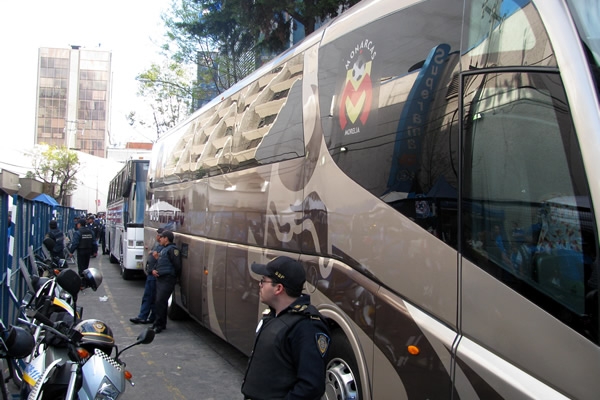 Los Monarcas llegaron fuertemente custodiados