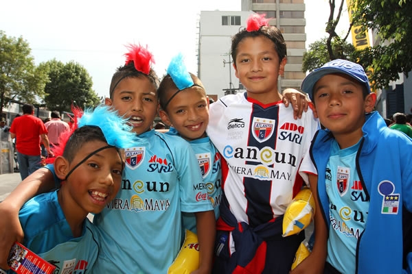 Los potritos antes de ingresar al Estadio