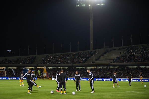 Los suplentes de los de la UANL jugando un torito.