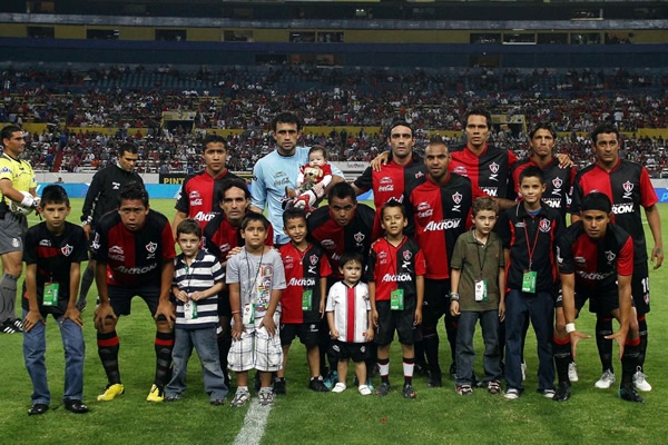 Los Zorros consiguieron la primera victoria