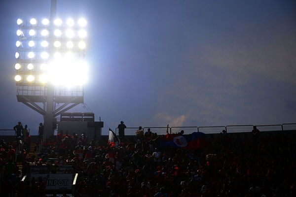 Las luces del Luis Pirata Fuente iluminarán al Campeón.